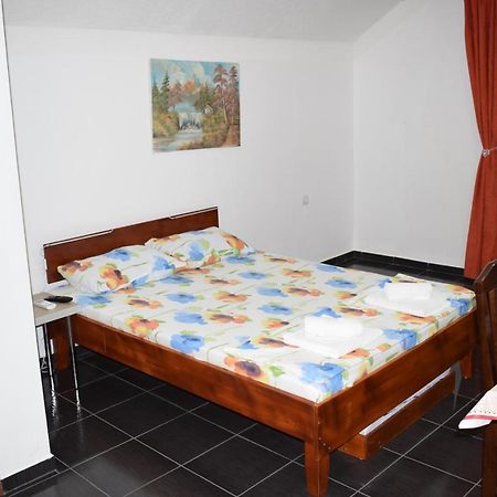Appartamento Srebrna Nit Veliko Gradište Esterno foto