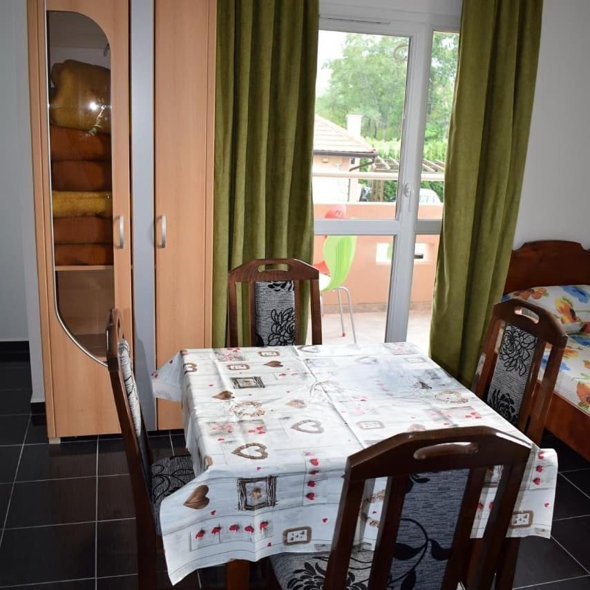 Appartamento Srebrna Nit Veliko Gradište Esterno foto